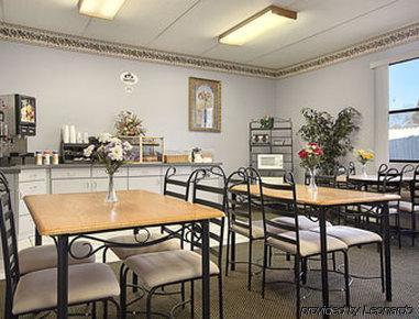 Super 8 By Wyndham Knoxville Downtown Area Restaurant bilde